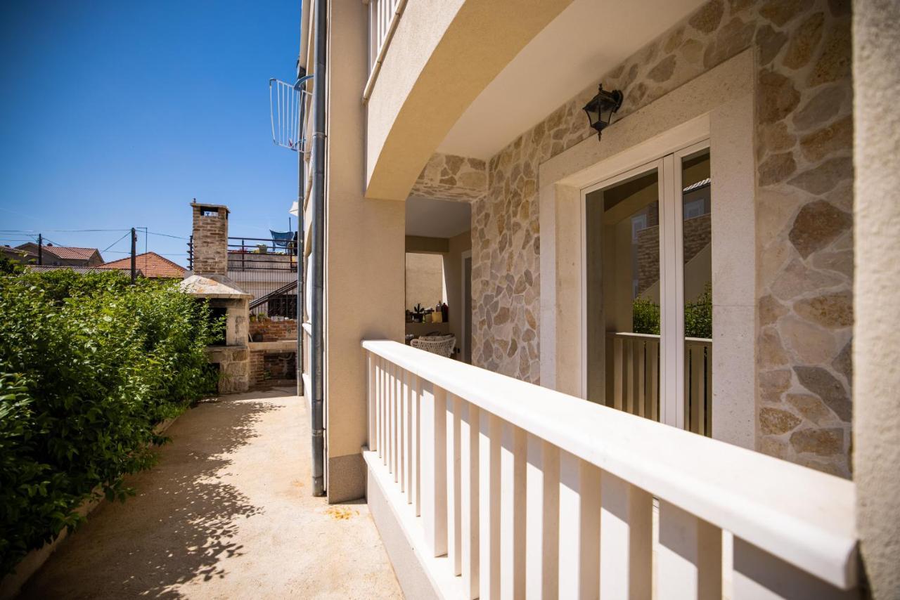 Villa Klaudia With Pool Zadar Eksteriør billede